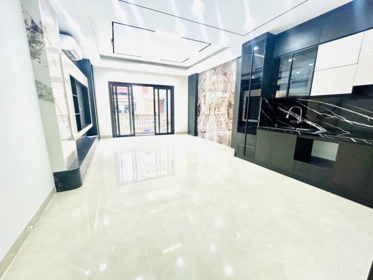 SIÊU PHẨM, BÁN NHÀ TƯ ĐÌNH LONG BIÊN,THANG MÁY, VỈA HÈ, KINH DOANH,OTO TRÁNH,42M