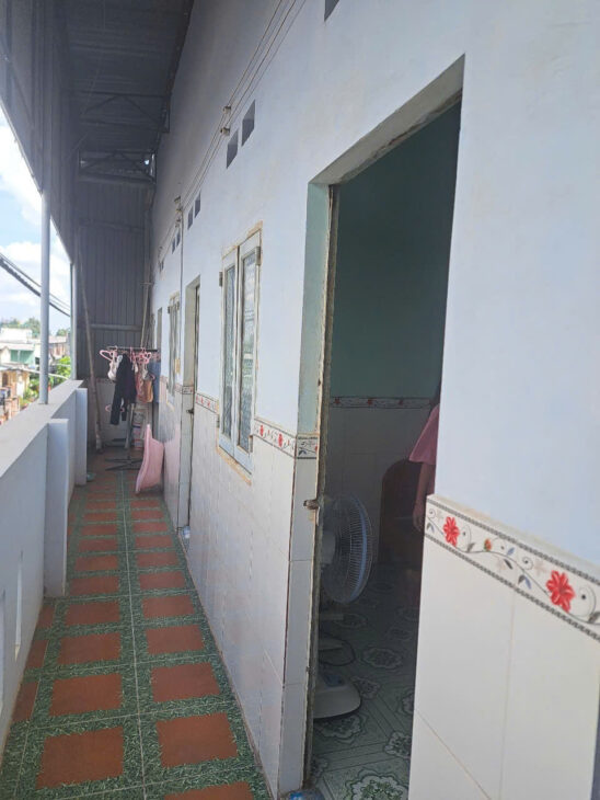 NHÀ CĂN GÓC 2 MẶT TIIỀN, VỪA Ở VỪA KINH DOANG BUÔN BÁN Tân Đông Hiệp