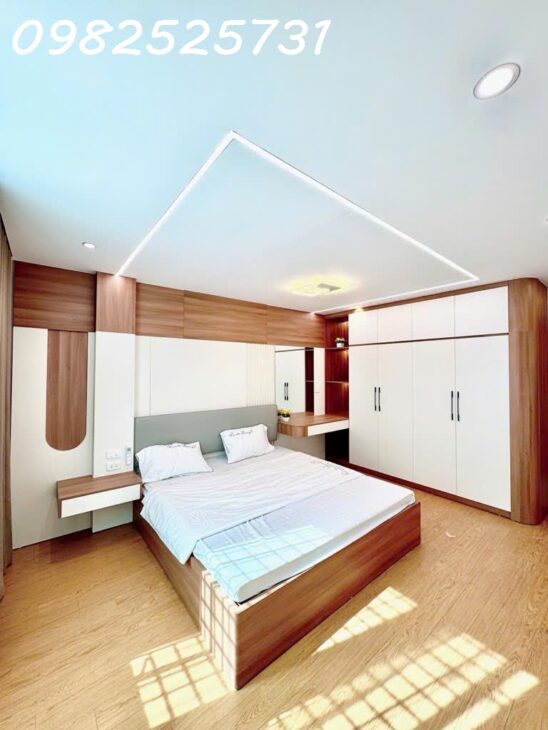 Bán nhà Hoàng Văn Thái – Ô tô vào nhà – 15,9 tỷ 45m2 5 tầng – sổ đỏ nở hậu