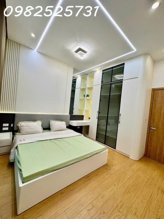 Bán nhà Hoàng Văn Thái – Ô tô vào nhà – 15,9 tỷ 45m2 5 tầng – sổ đỏ nở hậu