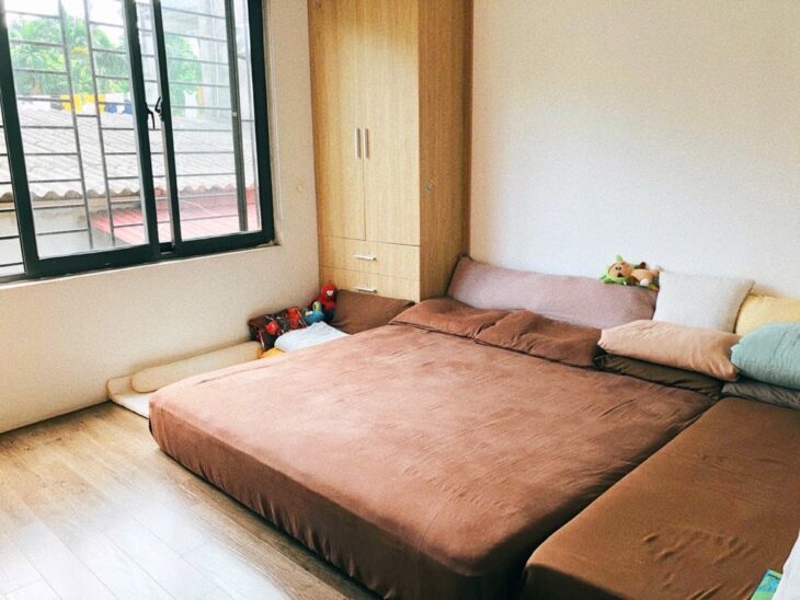 Bán nhà 2T Ngọc Thuỵ, nhà đẹp 46m x 4m ở luôn, oto tránh ngay cổng. chỉ nhỉnh 5 tỷ còn tl. LH