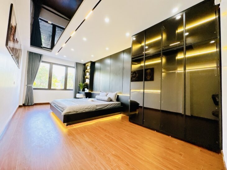 🏡 HÀNG HIẾM – Dương Văn Bé – 43m – 5 Tầng – Thang Máy – Lô Góc – Ô Tô VF3 Đỗ Cửa – 12.x Tỷ