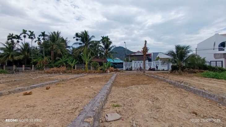 Bán đất full thổ cư mặt tiền Cầu Bè & Liên Hoa Nha Trang , đường 7 m , sổ hồng riêng
