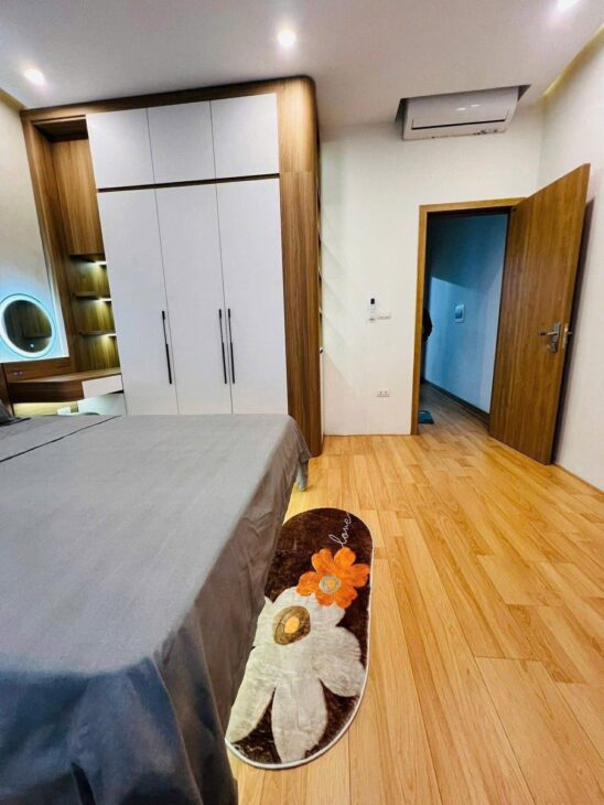 BÁN NHÀ NGUYỄN KHANG CẦU GIẤY NGÕ NÔNG GẦN PHỐ VỊ TRÍ SIÊU ĐẸP 40M 5 TẦNG 13,7 TỶ