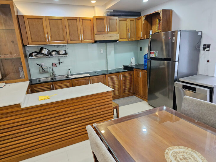 Bán nhà 3 tầng Phó Đức Chính, Vĩnh Hòa – gần biển 300m, có hồ cá Koi, giá 10 tỷ