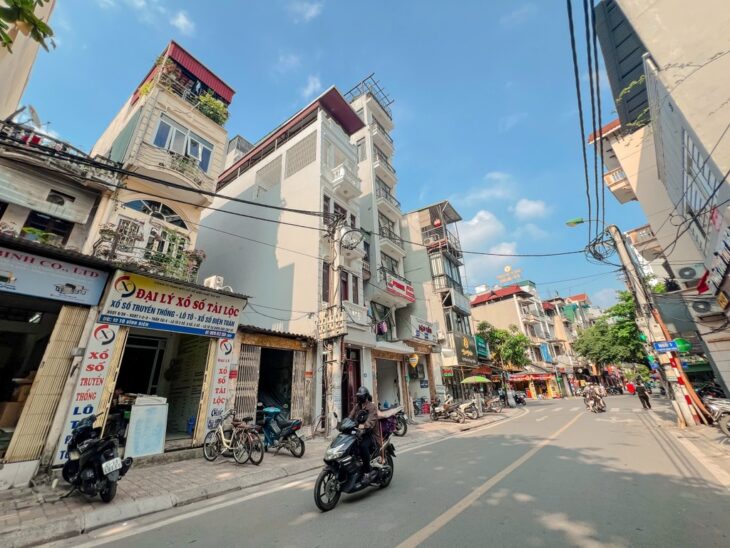 bán nhà Nguyễn Du Xanh mát từ cửa – An nhiên từng bước