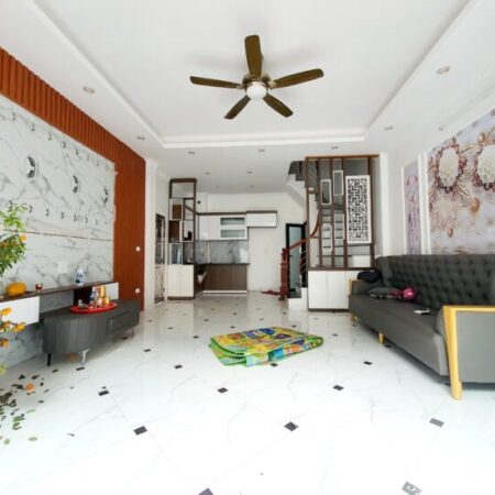 NHÀ MỚI LÔ GÓC CẦU GIẤY, GIÁ CHỈ 9.2 tỷ