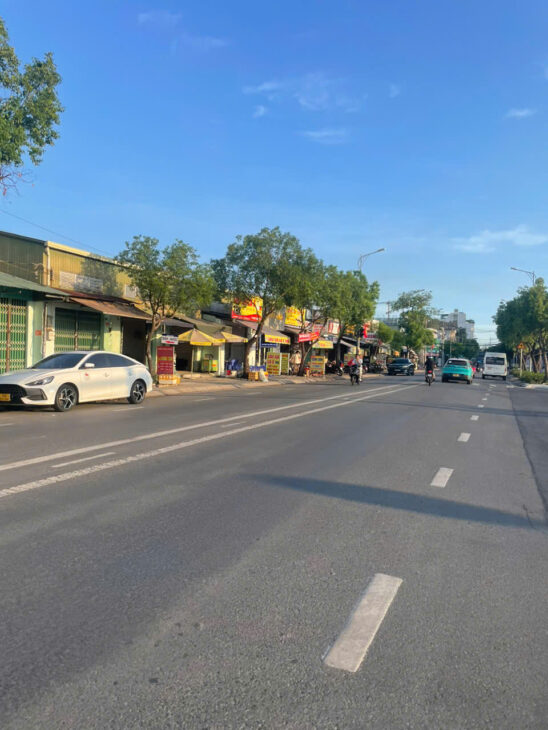 Bán nhà mặt tiền 2500m2 giá 8 triệu/m2 đường 236 sát đường Bến Than