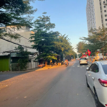 Bán nhà mặt tiền 2500m2 giá 8 triệu/m2 đường 236 sát đường Bến Than