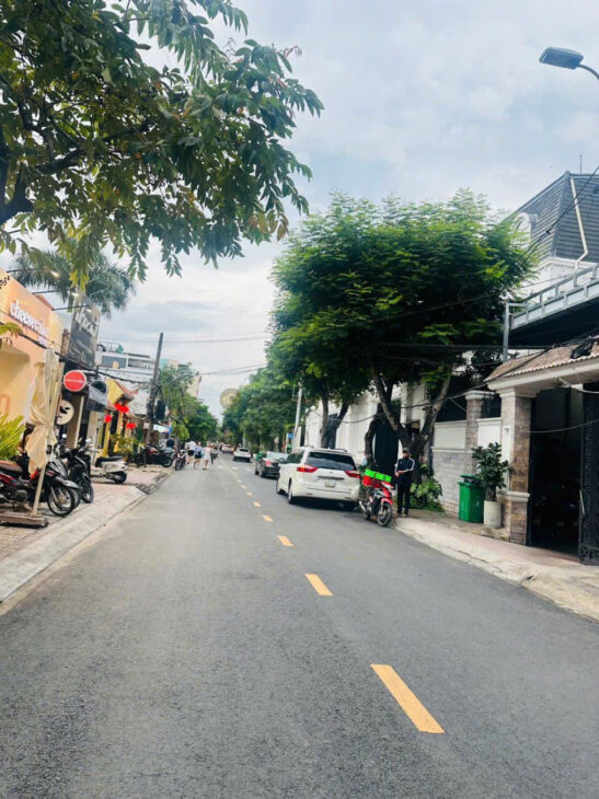 hàng siêu hiềm 2200m2 đất Chuyển nhượng lô đất góc 2MT Đường Nam Hoà , phước long A , Q9