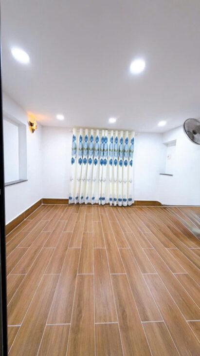 CÁCH MẶT TIỀN 20 M Q4 NGANG 3.75 X 11 – 5 TẤM CÓ 4 TỎI HƠN