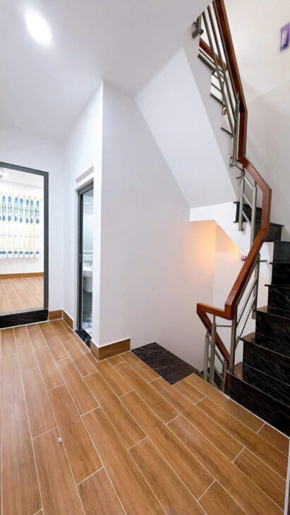 CÁCH MẶT TIỀN 20 M Q4 NGANG 3.75 X 11 – 5 TẤM CÓ 4 TỎI HƠN