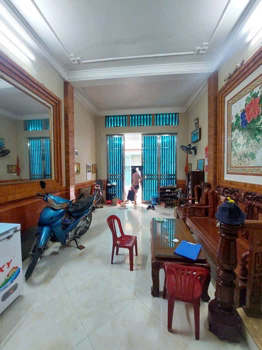 Nhà Xuân La, 43m, 5 tầng! Có gala oto, nở hậu! Mặt tiền lý tưởng!