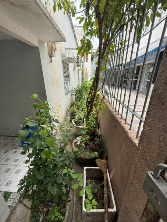 Mặt tiền xe hơi ????ngủ trong nhà Quận 4 NGANG 9.2 DÀI 14.5M CÓ 12 TỎI