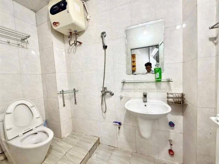 TẬP THỂ CẦU GIẤY TẦNG 1 DT 80M GIÁ 5,8 TỶ,Ô TÔ ĐỖ CỬA