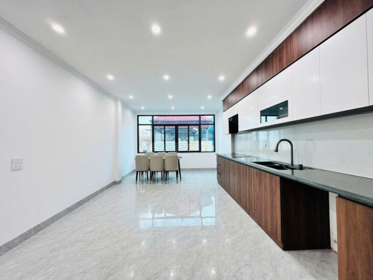 SIÊU PHẨM ! PL Trần Quốc Hoàn Cầu Giấy ngõ thông ôtô tránh 7T thang máy 45m nhỉnh 24 tỷ