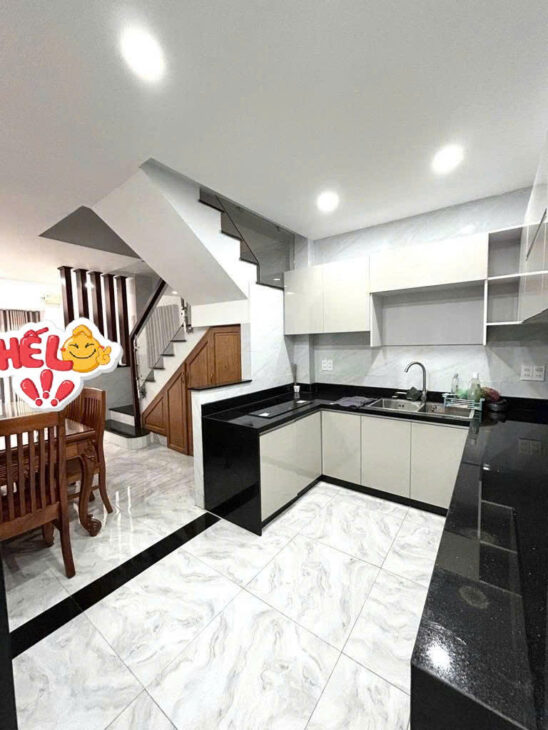 Bán nhà 2 MT, 3 căn nhà ra hoàng trọng mậu, P.tân hưng, Q.7