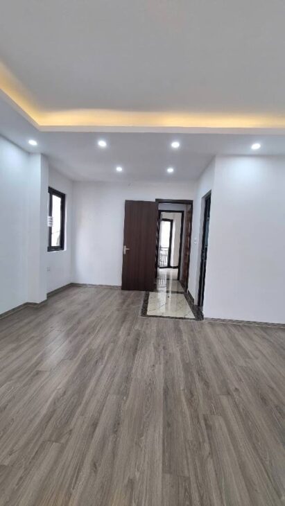 HOÀNG QUỐC VIỆT 51M x6 TẦNG THANG MÁY-21 TỶ,Ô TÔ TRÁNH ĐỖ,NGÕ THÔNG KINH DOANH