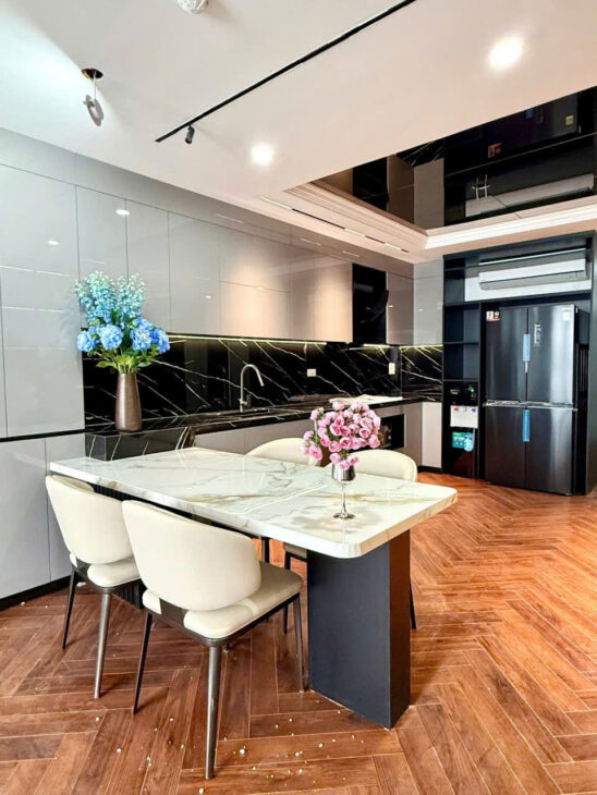 BÁN NHÀ CHÍNH CHỦ ! Xuân Thủy Cầu Giấy gần phố ngõ thông oto 56m x7T nhỉnh 28 Tỷ