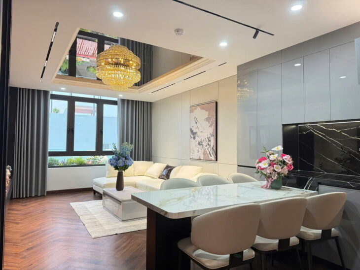 BÁN NHÀ CHÍNH CHỦ ! Xuân Thủy Cầu Giấy gần phố ngõ thông oto 56m x7T nhỉnh 28 Tỷ