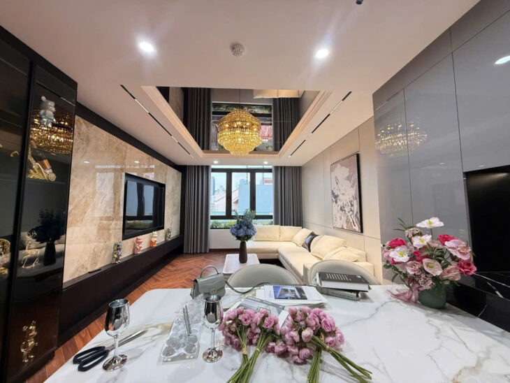 BÁN NHÀ CHÍNH CHỦ ! Xuân Thủy Cầu Giấy gần phố ngõ thông oto 56m x7T nhỉnh 28 Tỷ