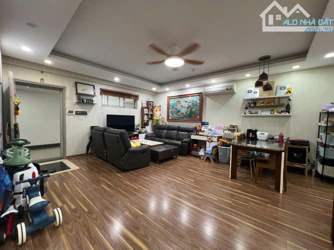 Bán CHCC C37 Bắc Hà. DT 105m, 03 ngủ, SĐCC. Giá 8,2 tỷ. LH: 0964769634