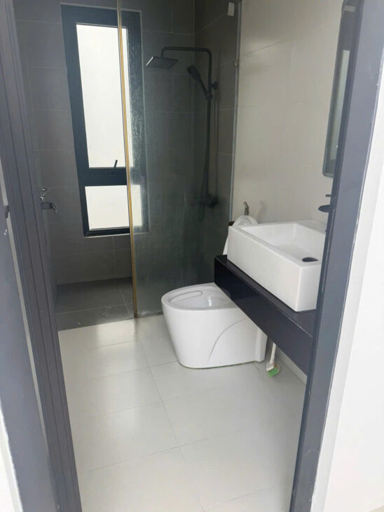 CẦN BÁN NHÀ ĐẸP 3 TẦNG – HỒ BƠI TRONG NHÀ – MẶT TIỀN RỘNG – KHU DÂN TRÍ CAO