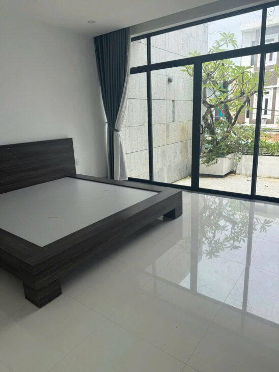 CẦN BÁN NHÀ ĐẸP 3 TẦNG – HỒ BƠI TRONG NHÀ – MẶT TIỀN RỘNG – KHU DÂN TRÍ CAO