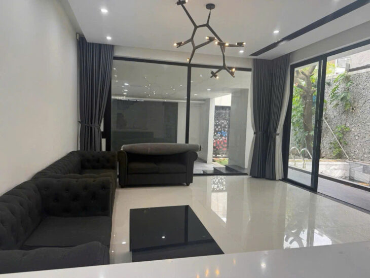 CẦN BÁN NHÀ ĐẸP 3 TẦNG – HỒ BƠI TRONG NHÀ – MẶT TIỀN RỘNG – KHU DÂN TRÍ CAO