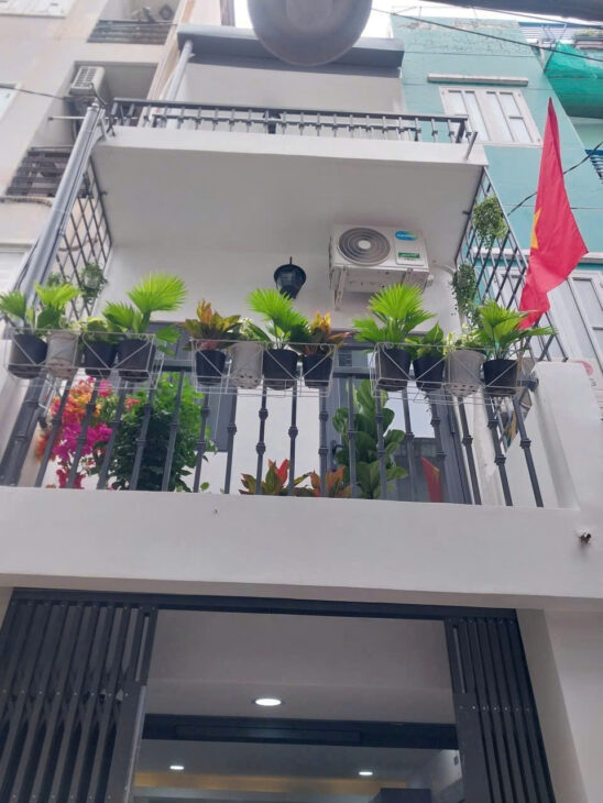 Quận 3 – CMT8- 3 tầng – Hẻm 3M – Giá 4.8 Tỷ