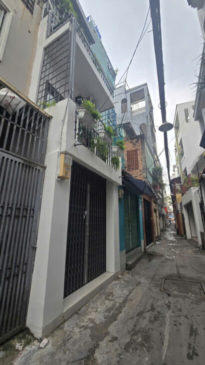 Quận 3 – CMT8- 3 tầng – Hẻm 3M – Giá 4.8 Tỷ