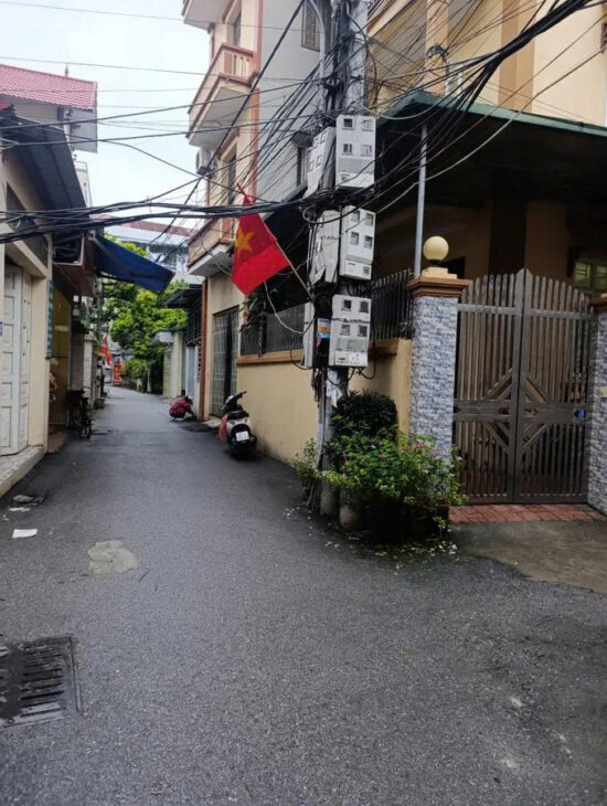 BÁN ĐẤT TẶNG NHÀ CẤP 4 TẠI YÊN BÌNH – HÀ ĐÔNG 44M2, MT 4.3M, Giá 3.85 tỷ – NGÕ OTO – NỞ HẬU –