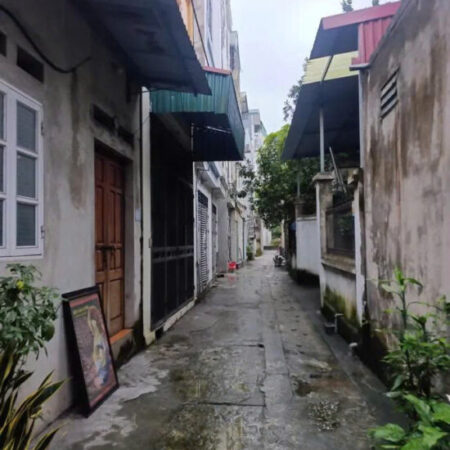 BÁN ĐẤT TẶNG NHÀ CẤP 4 TẠI YÊN BÌNH – HÀ ĐÔNG 44M2, MT 4.3M, Giá 3.85 tỷ – NGÕ OTO – NỞ HẬU –