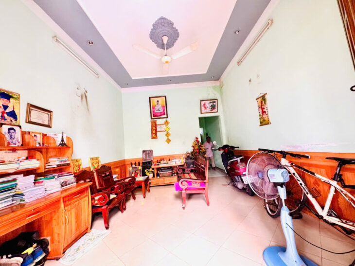 Bán nhà 2 Tầng Đông Hòa,SHR đường xe hơi,gần chợ Đông Hòa,giá rẻ