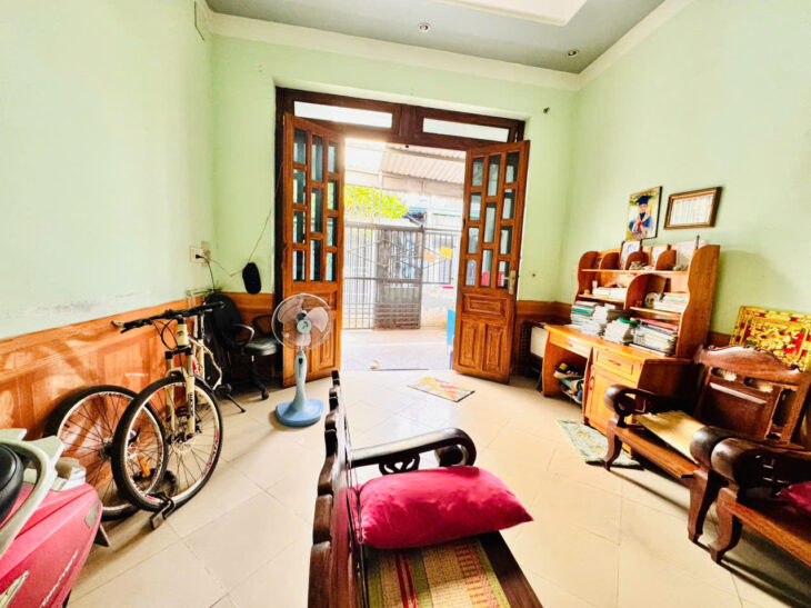 Bán nhà 2 Tầng Đông Hòa,SHR đường xe hơi,gần chợ Đông Hòa,giá rẻ