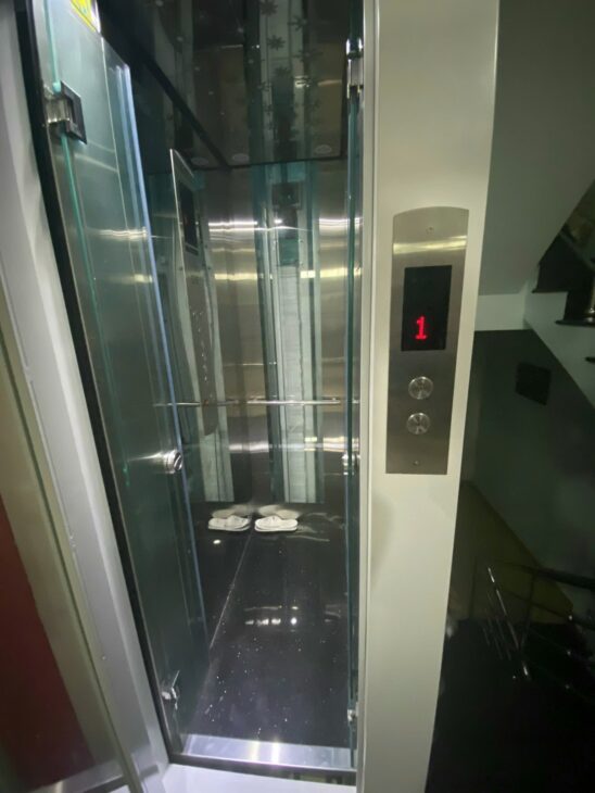 Bán nhà mặt tiền Nguyễn Minh Hoàng, phường 12, quận Tân Bình, khu K300