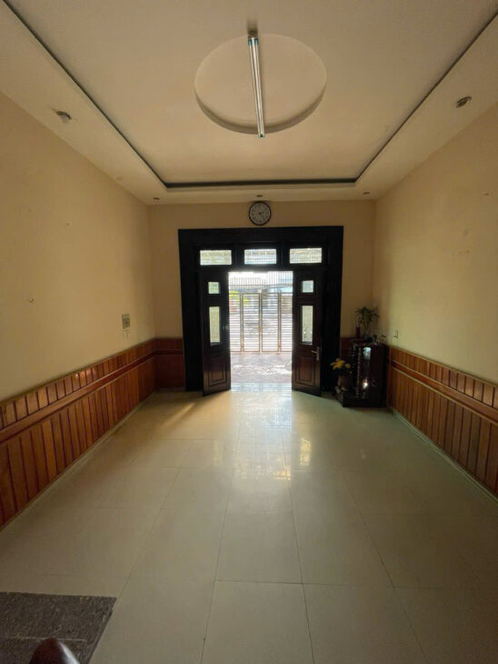 Cho thuê nhà 3 tầng nguyên căn mặt đường Lê Hồng Phong, Phước Long cũ, sát đường Cao Xuân Huy thông