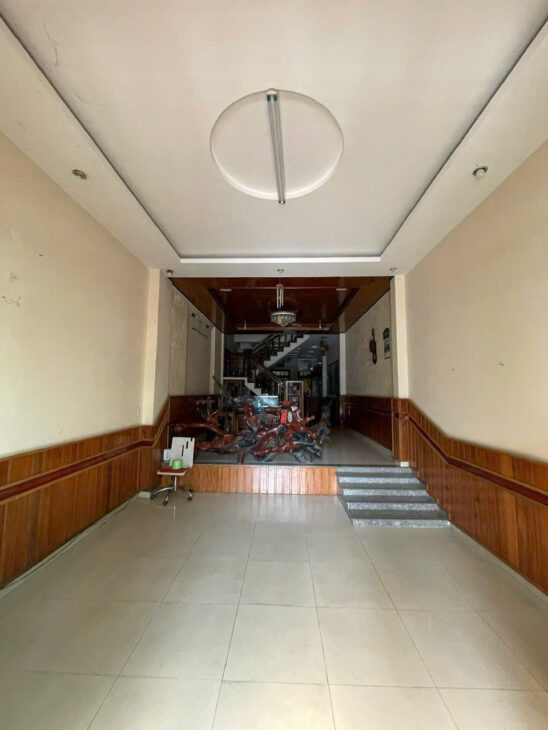 Cho thuê nhà 3 tầng nguyên căn mặt đường Lê Hồng Phong, Phước Long cũ, sát đường Cao Xuân Huy thông