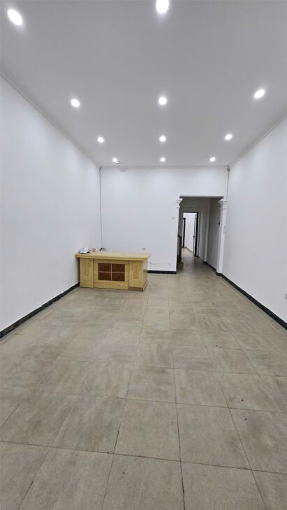 Cho thuê nhà ngõ 110 Trung Kính, DT 92m2 x 5 Tầng, Mặt tiền 4.2m, 9 phòng, Đường 12m, ô tô đỗ cửa.