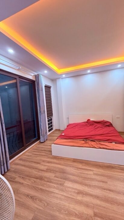 LẠC LONG QUÂN DT 30M xMT 5.2m-11,5 TỶ,VÀI BƯỚC Ô TÔ 54 CHỖ TRÁNH,NGÕ THÔNG,GẦN HỒ