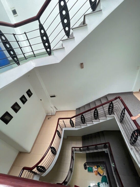 cho thuê nhà nguyên căn mặt tiền đường trần hưng đạo vị trí cầu trồng kết cấu 5 tầng