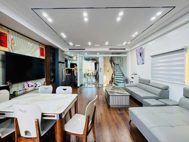 Cần bán nhanh, bán nhà Lạc Long Quân thang máy 7 tầng, ô tô tránh, giá 19 tỷ