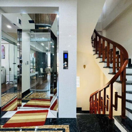 Cần bán nhanh, bán nhà Lạc Long Quân thang máy 7 tầng, ô tô tránh, giá 19 tỷ
