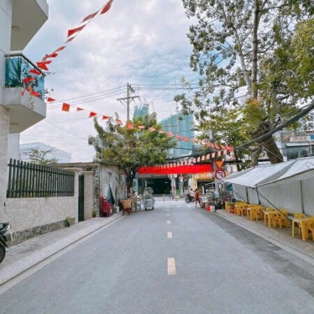 Đất mặt tiền hẻm đường nhựa 10m, hẻm sau 9mét Trục đường Nguyễn Thị Thập, Phú Thuận, Quận 7.