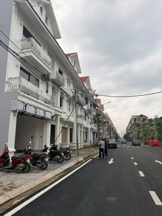 BÁN LIỀN KỀ B3 CIENCO5 – TRỤC CHÍNH 13.5M, VỊ TRÍ ĐẮC ĐỊA, CHỈ HƠN 13 TỶ.