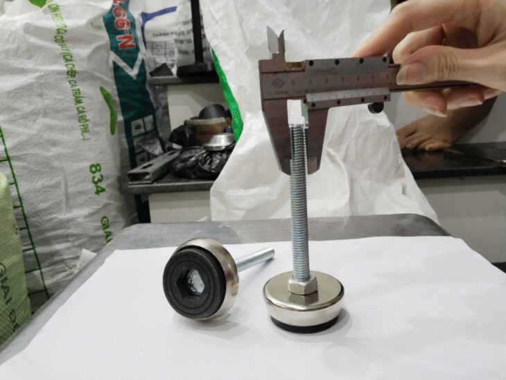 Vì sao nên mua chân phễu M10x100?