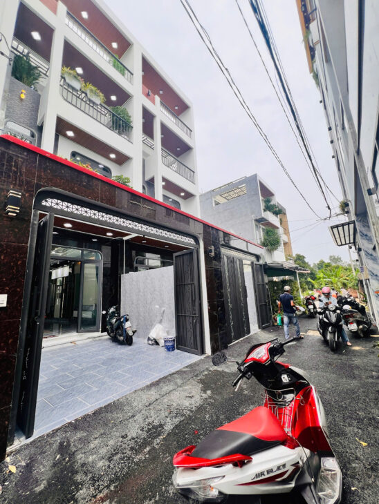 NHÀ ĐẸP, XE HƠI VÀO SÂN, CÁCH HÀ HUY GIÁP 300M, NỘI THẤT ĐẸP ĐẼ, NỞ HẬU