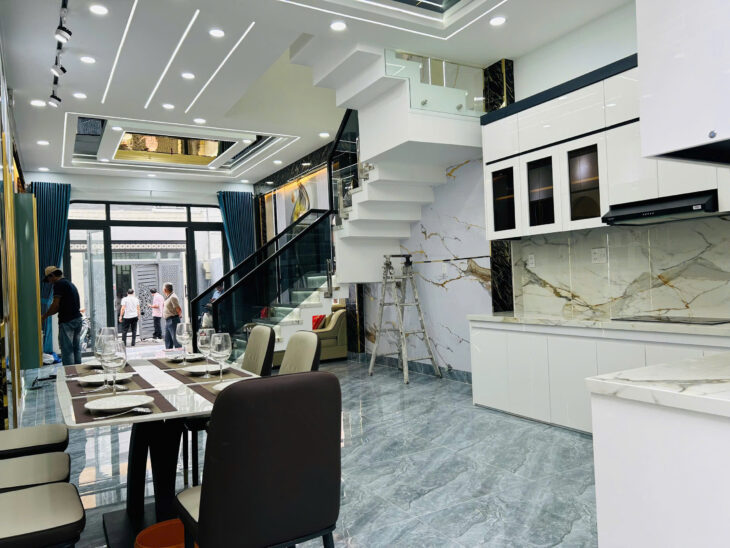 NHÀ ĐẸP, XE HƠI VÀO SÂN, CÁCH HÀ HUY GIÁP 300M, NỘI THẤT ĐẸP ĐẼ, NỞ HẬU