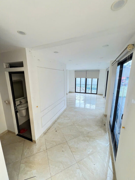 18.11.25.1 phân lô Láng Hạ, ô tô chạy vòng quanh nhà 6 tầng thang máy mới kính coong