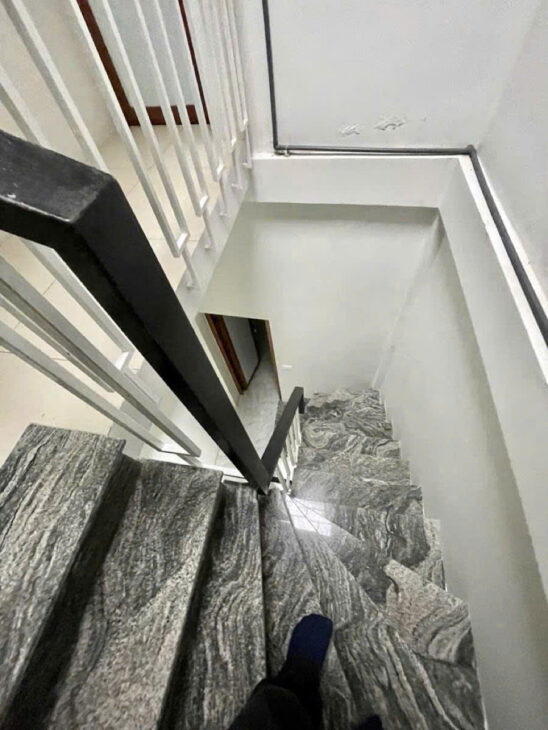 MẶT NGÕ KINH DOANH TẤP NẬP – Ô TÔ RA VÀO THOẢI MÁI – TRUNG TÂM ĐỐNG ĐA